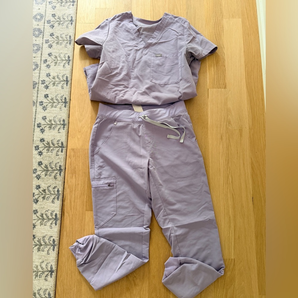 FIGS scrub set